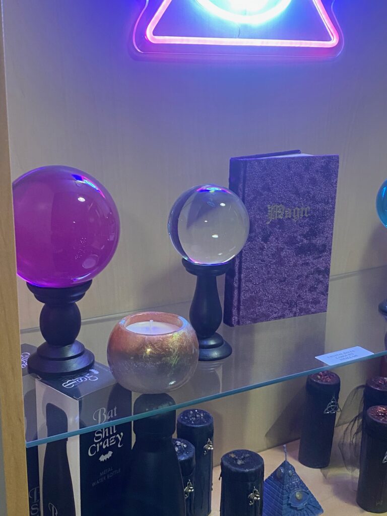 Trashmagick crystal balls